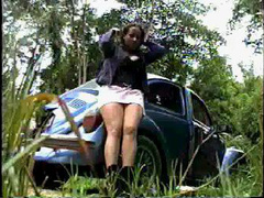 Crisputinha trepando no mato-4