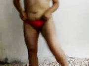 Bailando y mostrando su rico culo