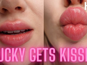 Cucky Gets Kisses HD