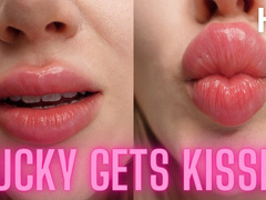 Cucky Gets Kisses HD