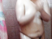 Esposa infiel mostrando su coño peludo a su amante