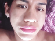 Esposa latina infiel mostrando su cuerpo desnudo