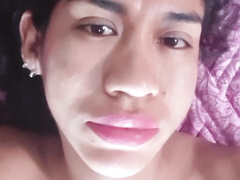 Esposa latina infiel mostrando su cuerpo desnudo
