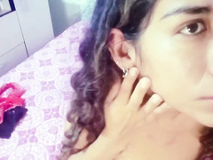 Flaquita cachonda desnuda mostrando su hermoso cuerpo