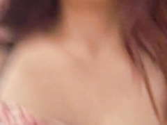 Zorrita caliente con tetas pequeñas